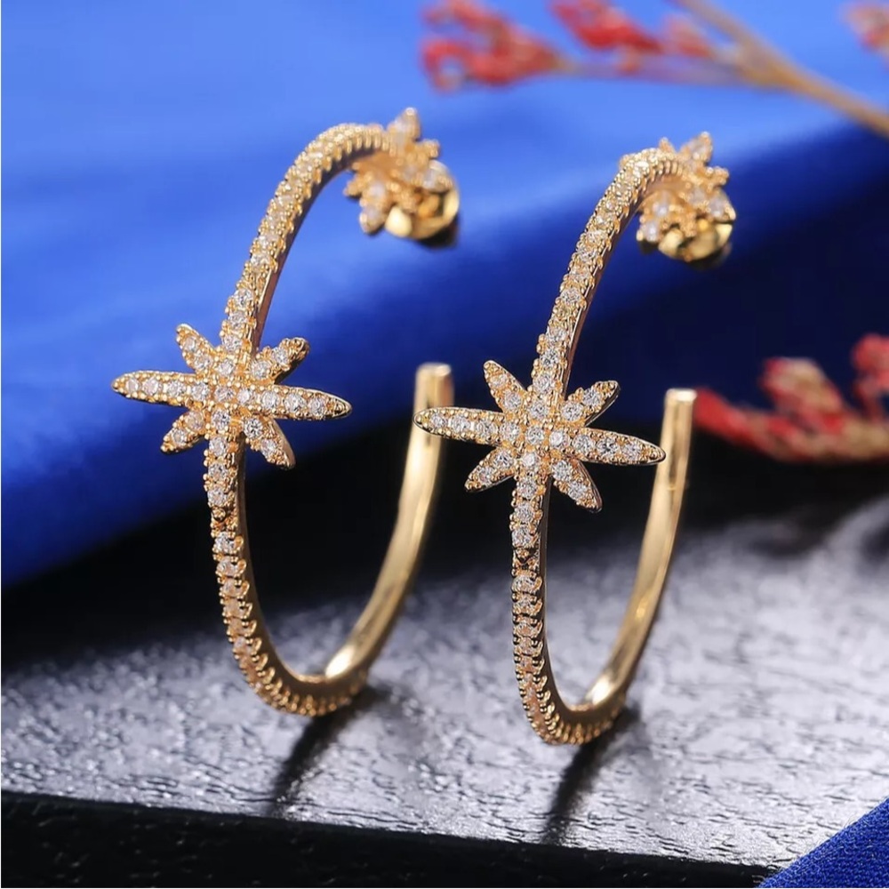 New Gorgeous 18k Yellow Gold White Sapphire Star Hoops